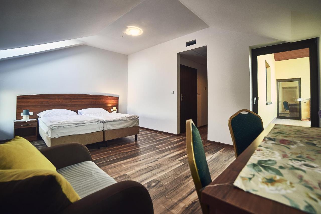 Hotel Ab Tychy Ngoại thất bức ảnh