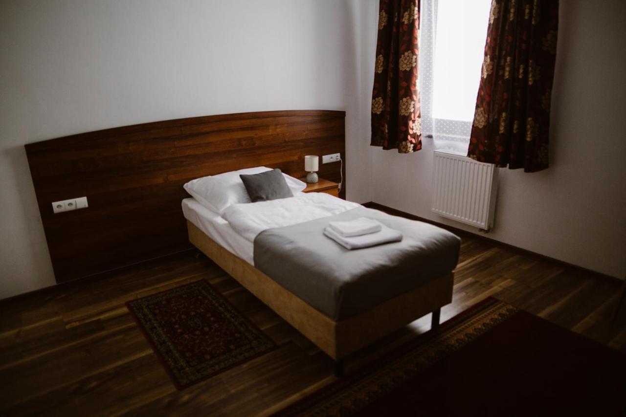 Hotel Ab Tychy Ngoại thất bức ảnh